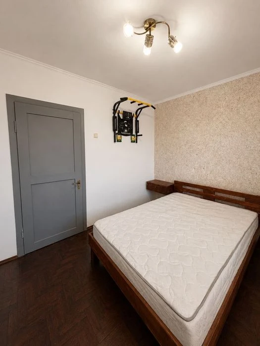 Продаж 3-кімнатної квартири на вул. Українська, 79