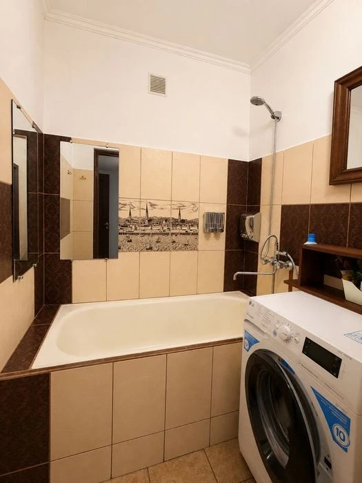 Продаж 3-кімнатної квартири на вул. Українська, 79