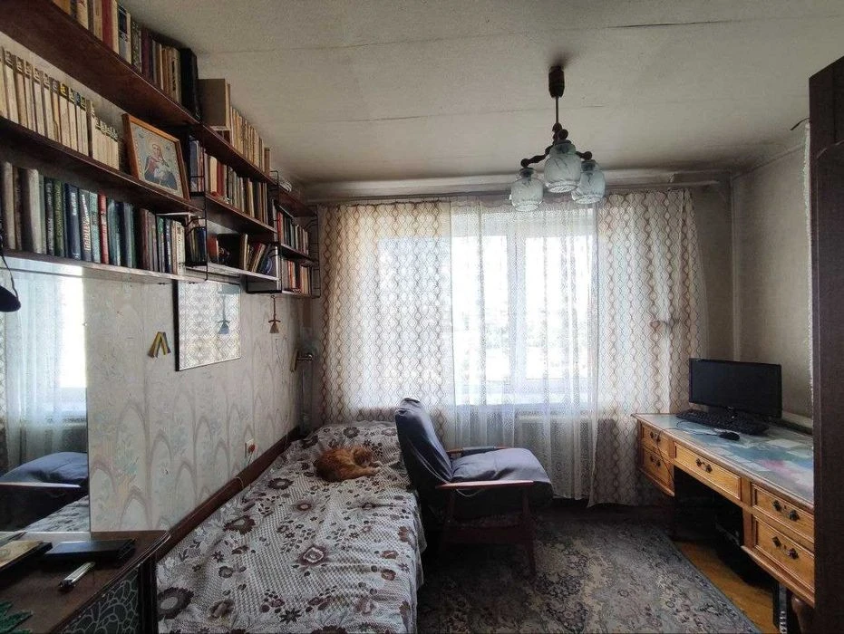 Продається 3-кімнатна квартира біля метро Деміївська, вул. Ф