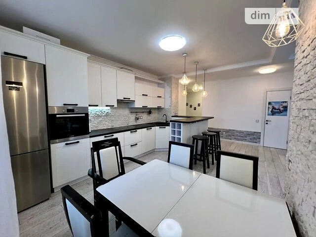 Продаж 3к квартири 109.9 кв. м на вул. Чавдар Єлизавети 11 •