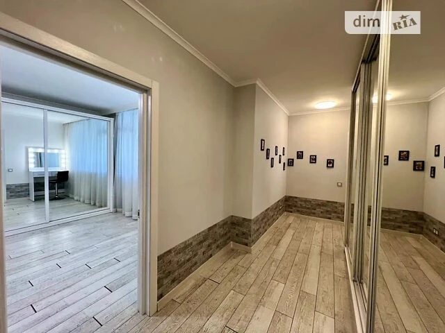 Продаж 3к квартири 109.9 кв. м на вул. Чавдар Єлизавети 11 •
