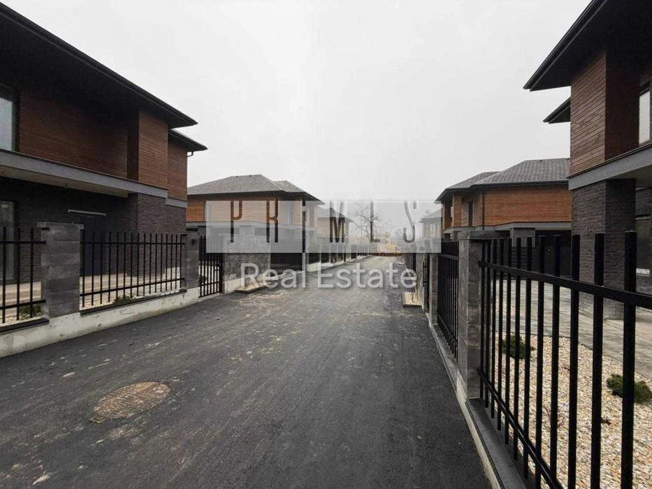 Продаж будинку з басейном, КМ Forest Lake Villas, вул. Михай