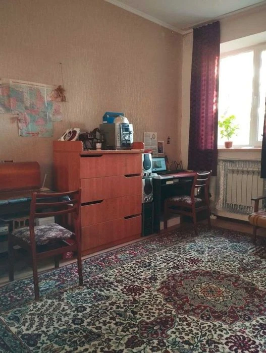 Selling a 1-room apartment on Kholodnaya Gora.
