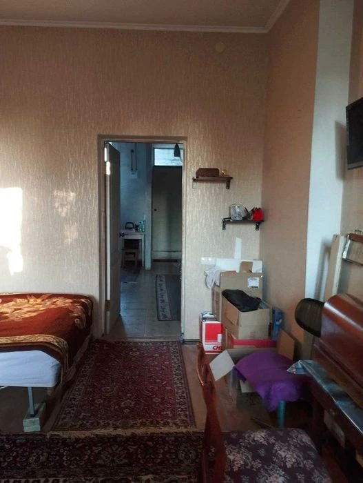 Selling a 1-room apartment on Kholodnaya Gora.