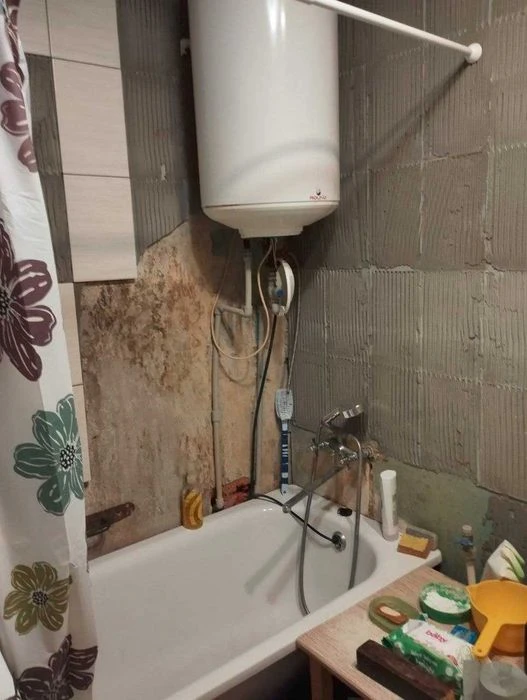 Selling a 1-room apartment on Kholodnaya Gora.