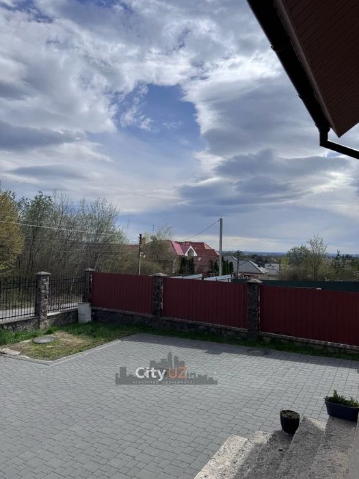 Дуплекс біля лісу з краєвидом на Ужгород