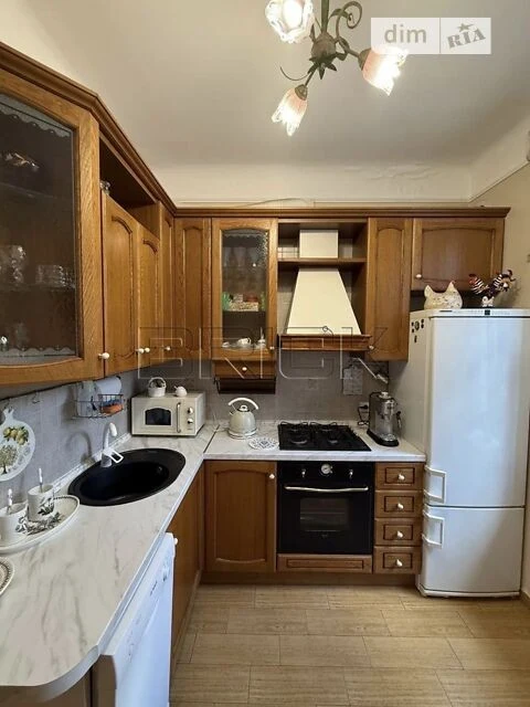 Продаж 2к квартири 52 кв. м на вул. Олександра Кониського 2