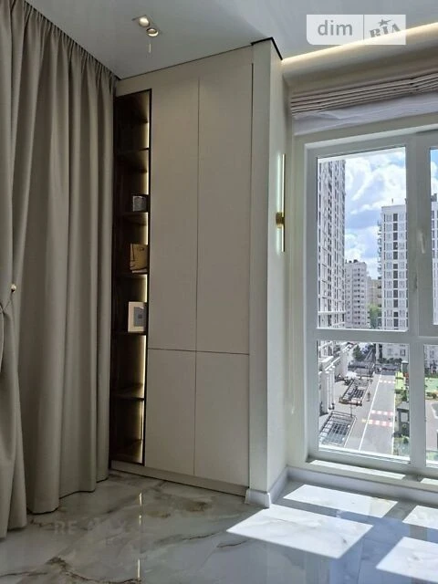 Продаж 2к квартири 41.5 кв. м на вул. Михайла Максимовича 26