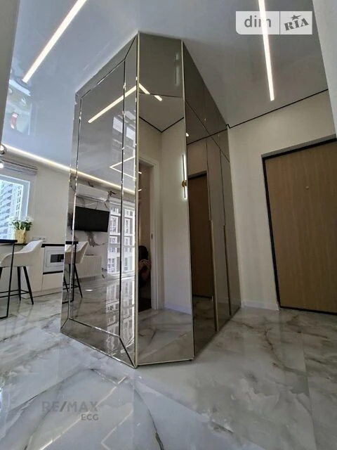 Продаж 2к квартири 41.5 кв. м на вул. Михайла Максимовича 26
