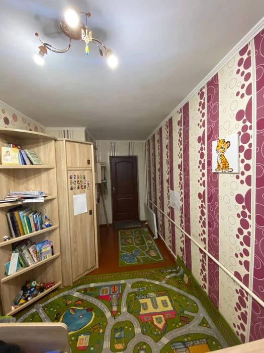 Світла 2к цегла, не кутова зроблено ремонт. Опалення індив.!