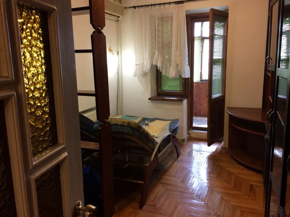 Велика 4 х к квартира у Новому районі.Цегла.
