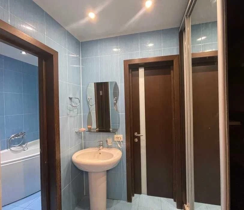 Продаж  євро 3 кімнатної квартири Кавказька 12  Солом'янськи