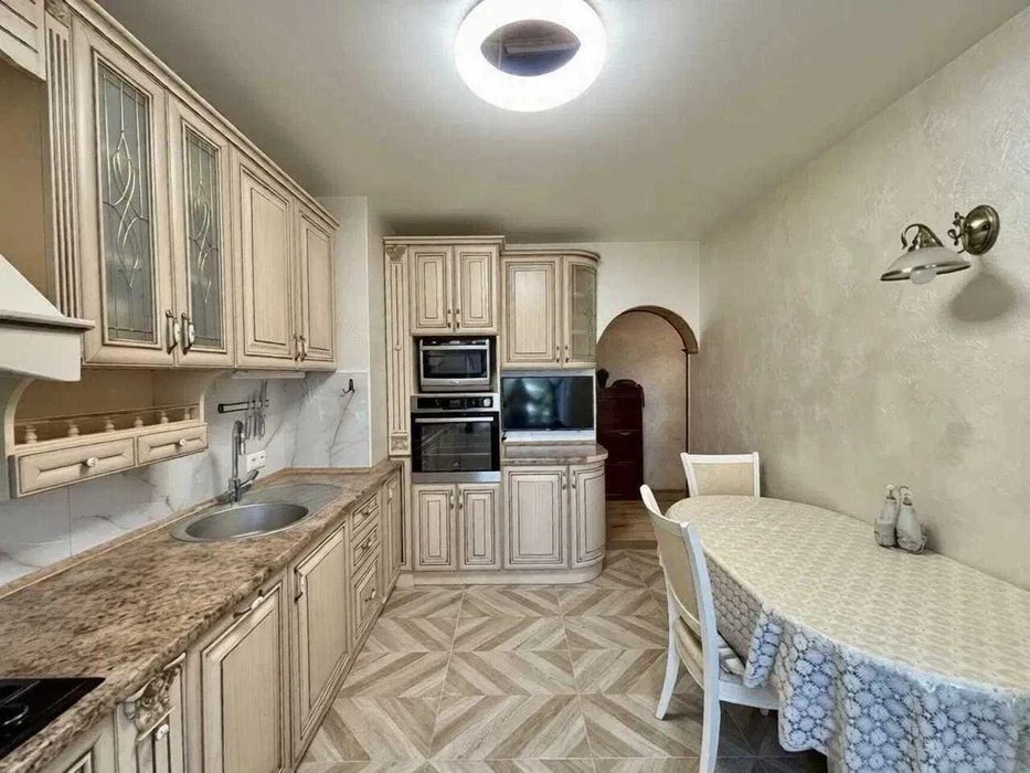 Продам 3-комн. квартиру с евро ремонтом Победа-5 пр. Героев,
