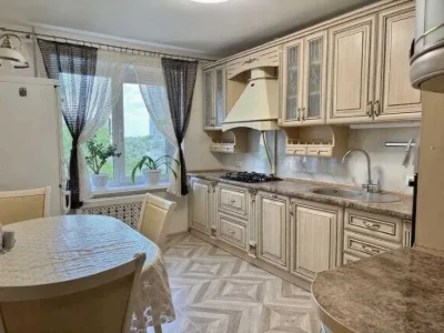Продам 3-комн. квартиру с евро ремонтом Победа-5 пр. Героев,