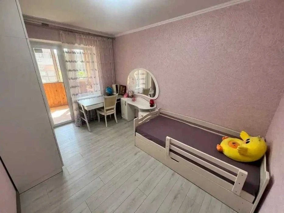 Продам 3-комн. квартиру с евро ремонтом Победа-5 пр. Героев,