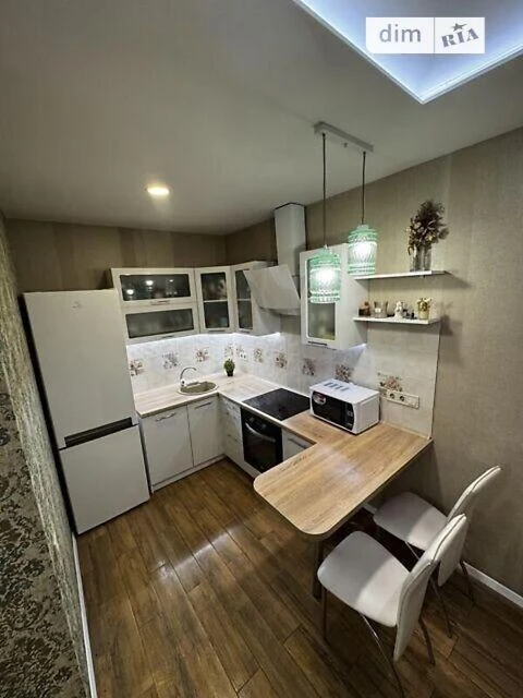 Продаж 2к квартири 45 кв. м на вул. Регенераторна 4 • ID 347