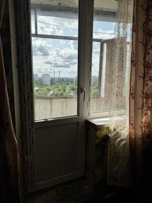 Продам 1-ку на Роганском в кирпичном доме