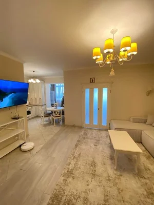 продам 2 х кімнатну в центрі міста на Користильова(колишня Г