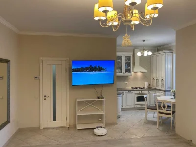 продам 2 х кімнатну в центрі міста на Користильова(колишня Г