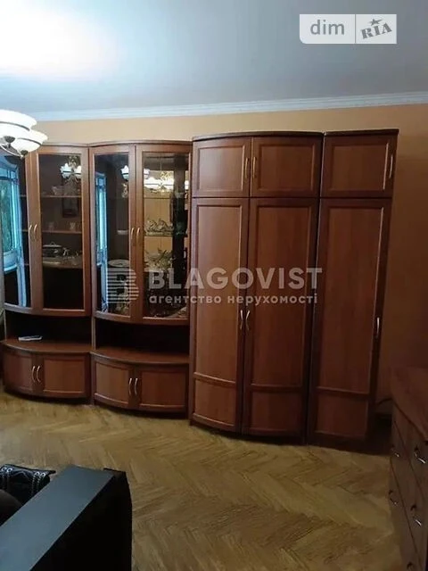 Продаж 2к квартири 46 кв. м на вул. Коновальця Євгена 15 • I