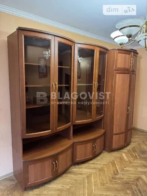Продаж 2к квартири 46 кв. м на вул. Коновальця Євгена 15 • I