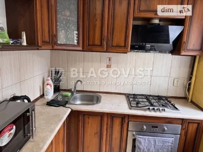 Продаж 2к квартири 46 кв. м на вул. Коновальця Євгена 15 • I