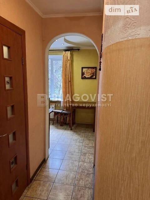 Продаж 2к квартири 46 кв. м на вул. Коновальця Євгена 15 • I