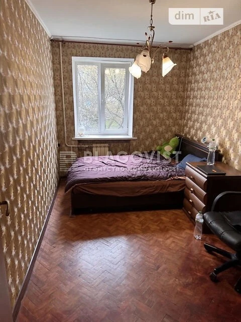 Продаж 2к квартири 46 кв. м на вул. Коновальця Євгена 15 • I