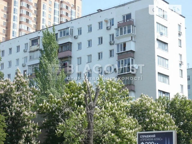 Продаж 2к квартири 46 кв. м на вул. Коновальця Євгена 15 • I
