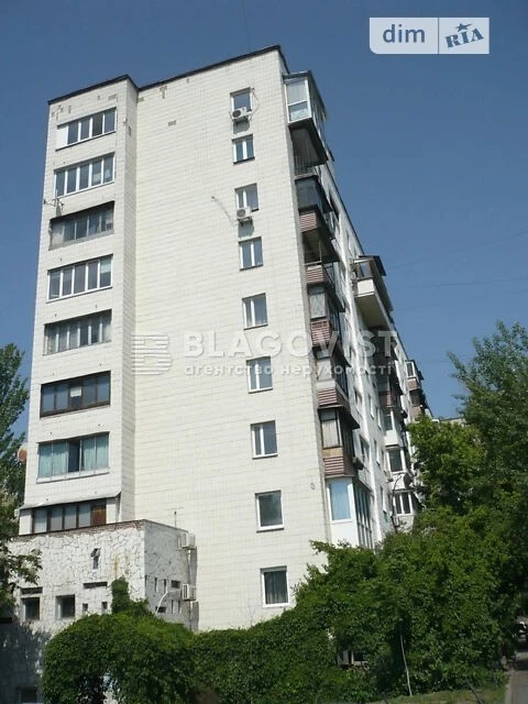 Продаж 2к квартири 46 кв. м на вул. Коновальця Євгена 15 • I