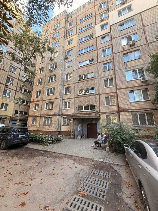 Продам большую 2к Тополь 1. Терра.Чешка