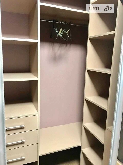 Продаж 1к квартири 37.2 кв. м на вул. Петра Калнишевського 6