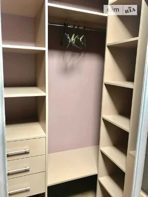 Продаж 1к квартири 37.2 кв. м на вул. Петра Калнишевського 6