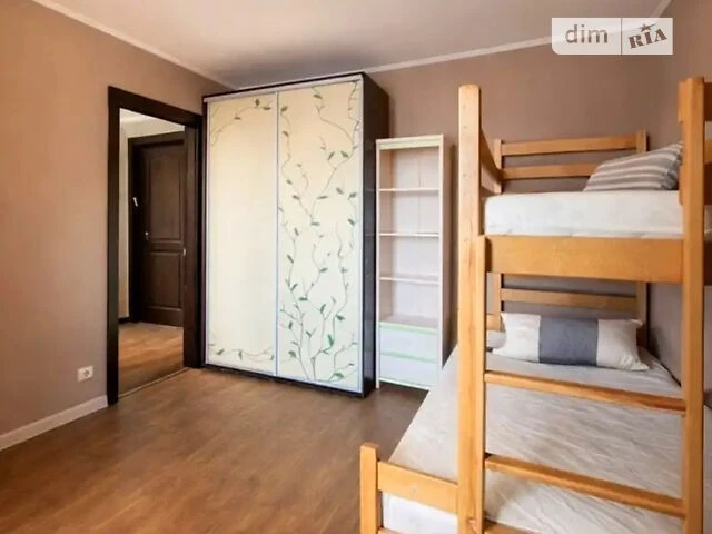 Продаж 2к квартири 55 кв. м на вул. Миколи Закревського 13 •