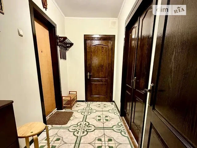 Продаж 2к квартири 55 кв. м на вул. Миколи Закревського 13 •