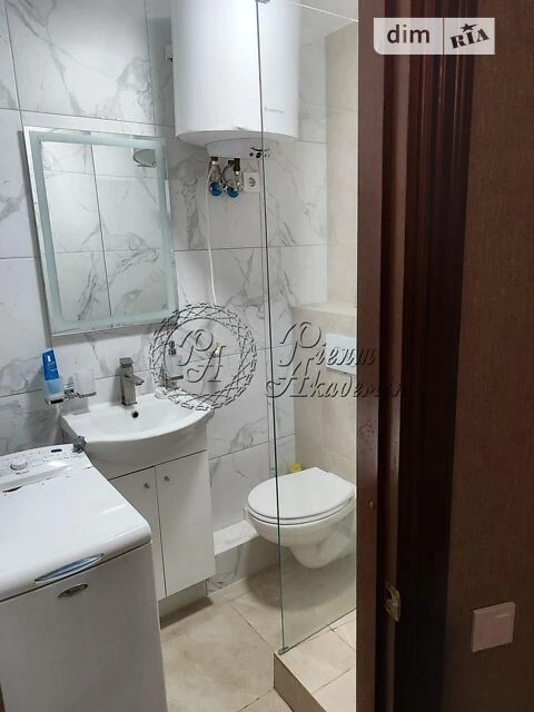 Продаж 2к квартири 43 кв. м на просп. Любомира Гузара 30/28