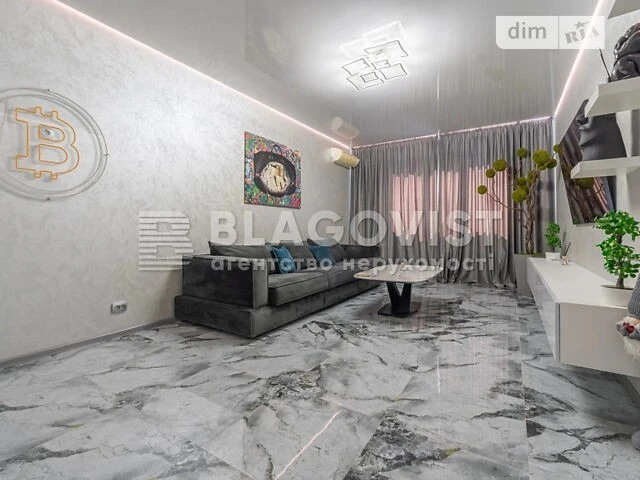 Продаж 3к квартири 112 кв. м на вул. Михайла Максимовича 3Г