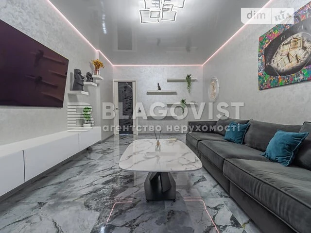 Продаж 3к квартири 112 кв. м на вул. Михайла Максимовича 3Г