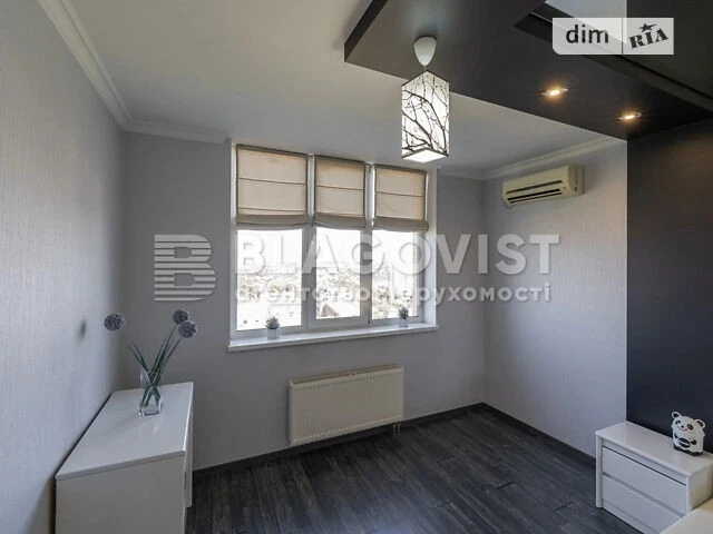 Продаж 3к квартири 112 кв. м на вул. Михайла Максимовича 3Г