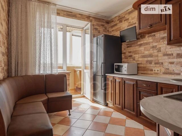 Продаж 2к квартири 73.7 кв. м на бул. Верховної Ради 21Б • I
