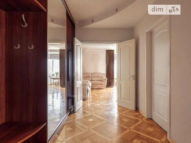 Продаж 2к квартири 73.7 кв. м на бул. Верховної Ради 21Б • I