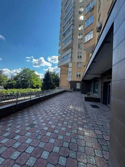 Продам 1-кімнатну квартиру з ремонтом у Києві, Біля метро, Б