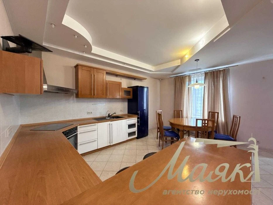 Продаж 3-кімнатної квартири 140 м2 Печерськ, Драгомирова, Ве