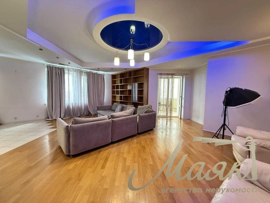 Продаж 3-кімнатної квартири 140 м2 Печерськ, Драгомирова, Ве