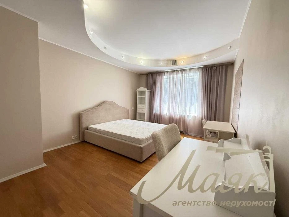 Продаж 3-кімнатної квартири 140 м2 Печерськ, Драгомирова, Ве