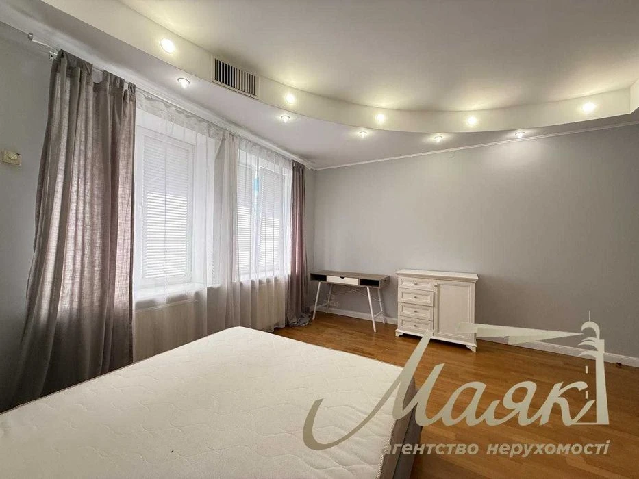 Продаж 3-кімнатної квартири 140 м2 Печерськ, Драгомирова, Ве