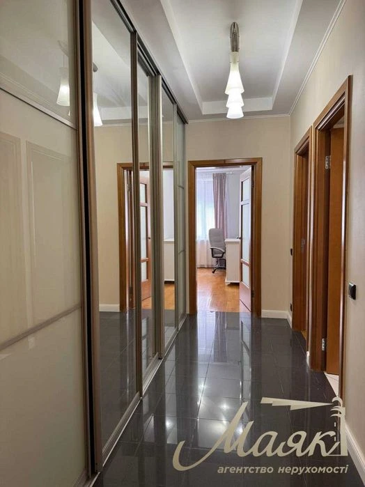 Продаж 3-кімнатної квартири 140 м2 Печерськ, Драгомирова, Ве