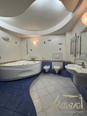 Продаж 3-кімнатної квартири 140 м2 Печерськ, Драгомирова, Ве