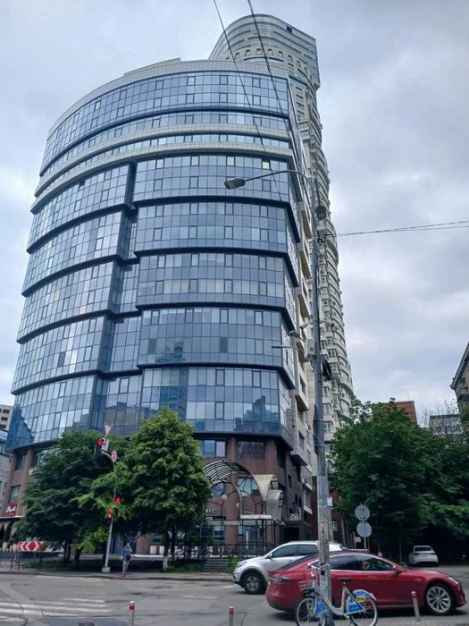 Продам паркомісце у підземному паркінгу