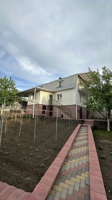 Продаж заміського  будинку в 7хв від міста
